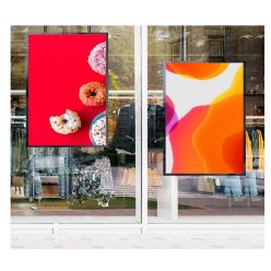 55" Magas fényerejű LCD digital signage kijelző, reklám célokra. 2500nits. Burkolatba építve.